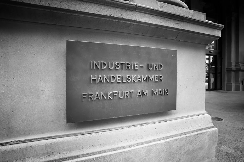 Schild zur Industrie und Handelskammer Frankfurt am Main