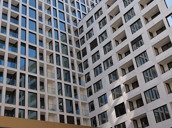 Fassade eines modernen Bürogebäudes